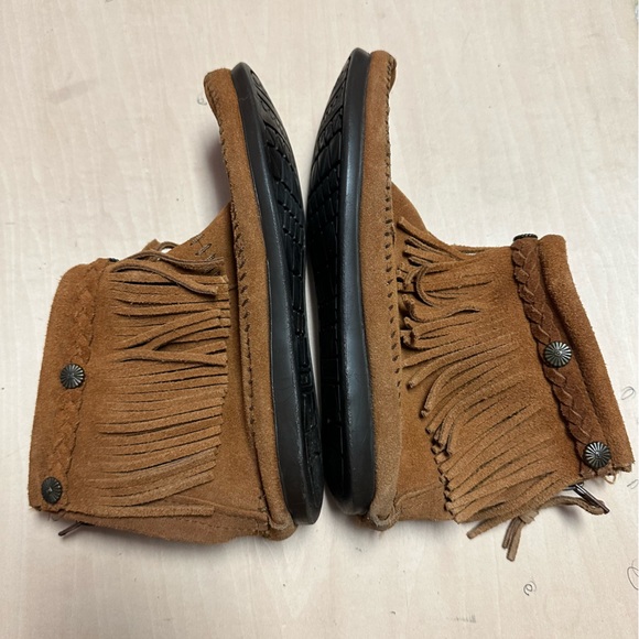 Minnetonka Fringe Moccasin Boot - Picture 5 of 12